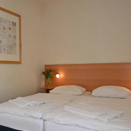 7 Celia Apartment *